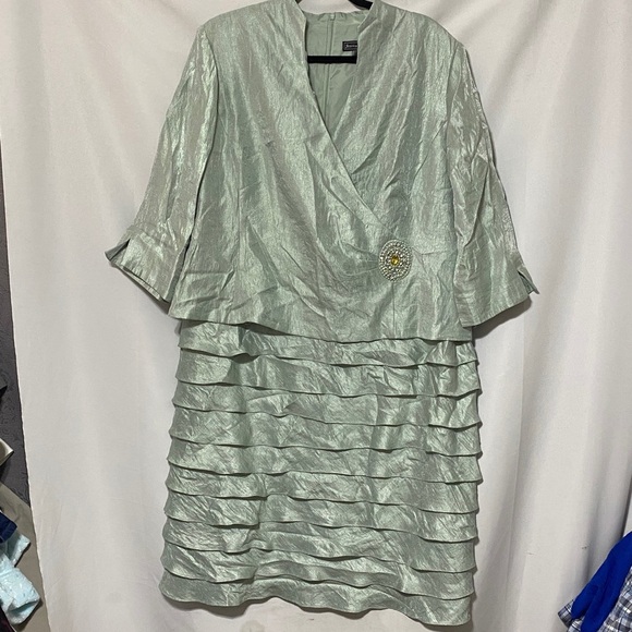 JESSICA HOWARD WO SIZE 20 SOFT SAGE GREEN FAUX WRAP BROOCH ACCENT RUFFLED SKIRT - Picture 2 of 10